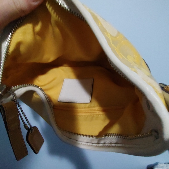 COACH BAG  early 2000s yellow coach bag - Picture 4 of 4